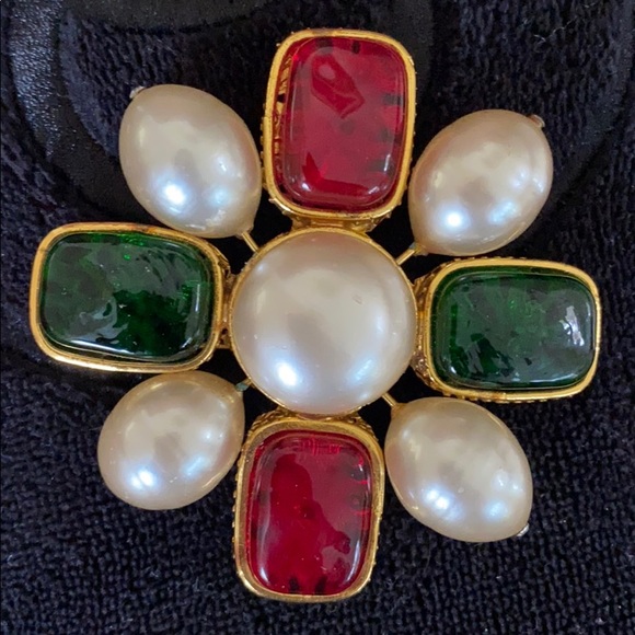 RARE! Authentic Vintage Gripoix CHANEL PIN. - Picture 2 of 8